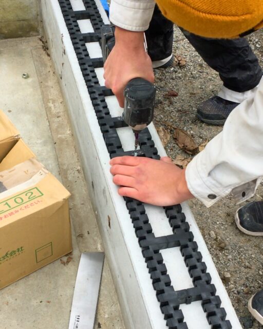 📍群馬県で高性能住宅を手がける工務店

この建物は、長い歴史のあるマダラ神（摩多利神）をこの場所へ移転するために
建てられたものです。
マダラ神とは、疫病退散を祈願して古くから大切にされています。

JOTOの基礎パッキンを施工することで、
基礎と土台を直接触れさせず、
床下換気・湿気対策・耐久性向上を同時に実現し、
これからも地域の人々を守ってくれることでしょう。

いいね！と思ったら
家づくりの時に参考にしてもらえるように、
保存をおすすめします。
ーーーーーーーーーーーーーーーーー
🏠未来へ、つなぐ家

有限会社　建徳
HP: https://www.ken-toku.co.jp/
ーーーーーーーーーーーーーーーーーー