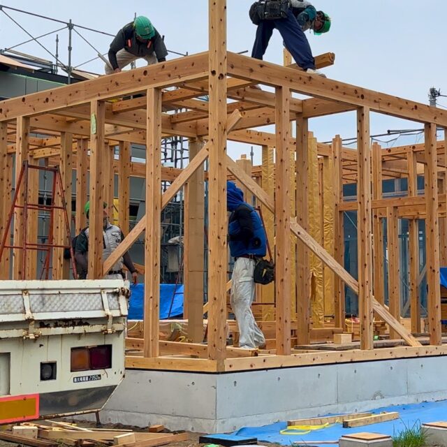 大工さんの腕が光るとき。
家づくりの醍醐味がここにあります。

いいね！と思ったら
家づくりの時に参考にしてもらえるように、
保存をおすすめします。
ーーーーーーーーーーーーーーーーー
🏠未来へ、つなぐ家

有限会社　建徳
電話：0278−23−7987
HP: https://www.ken-toku.co.jp/
ーーーーーーーーーーーーーーーーー